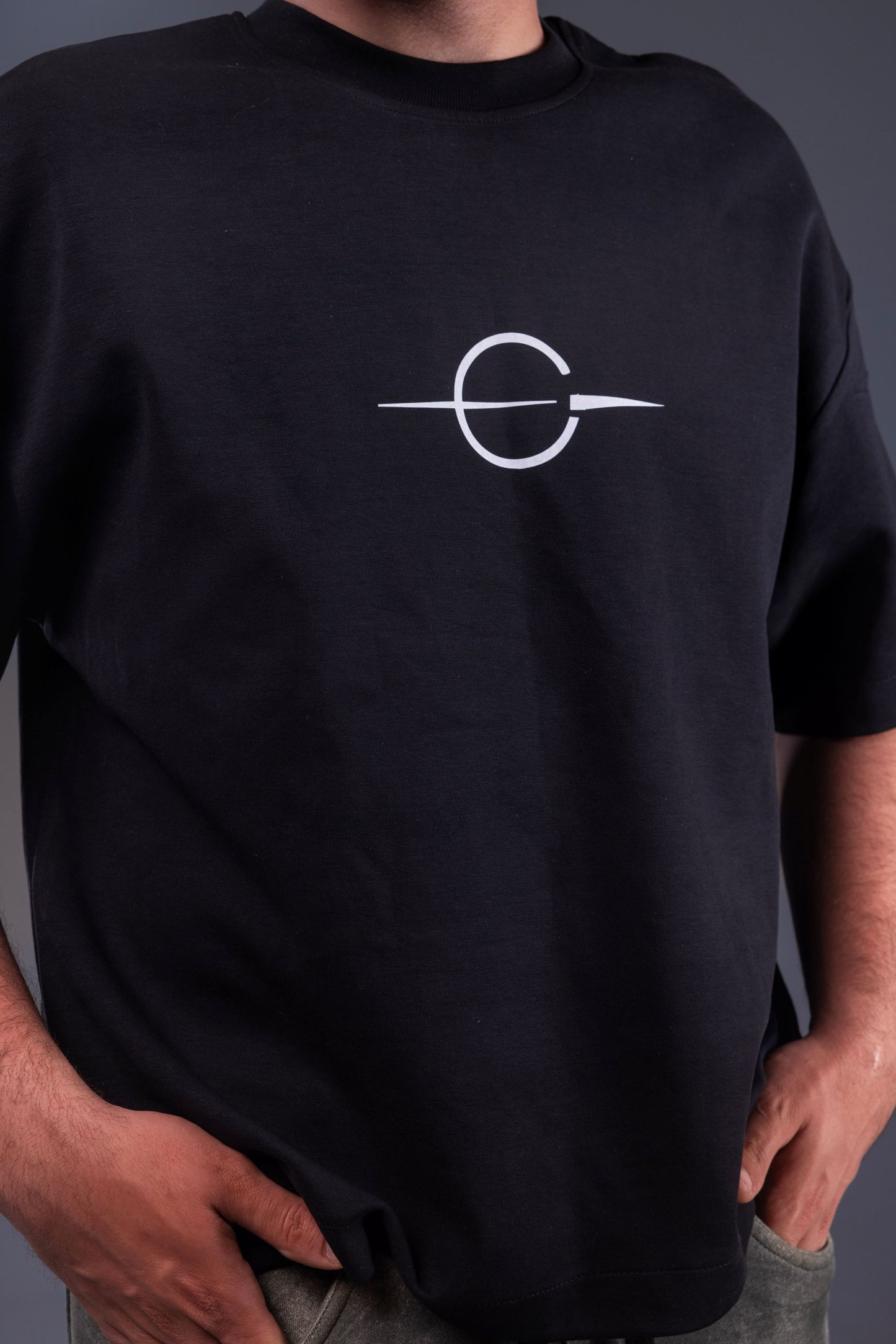 HOLDERS Oversized T-shirt / BLACK